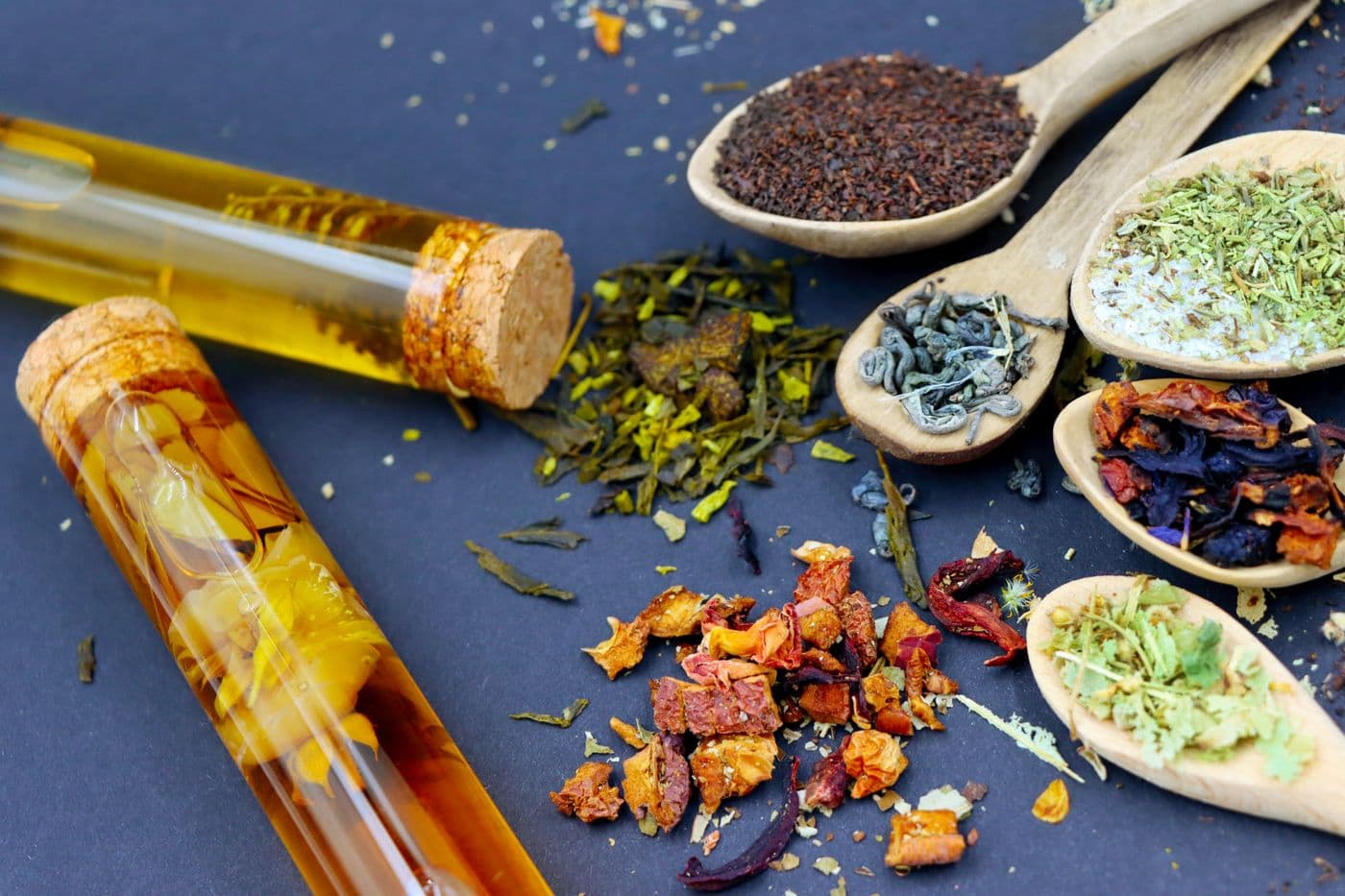 Infusão de ervas e especiarias (imagem ilustrativa)